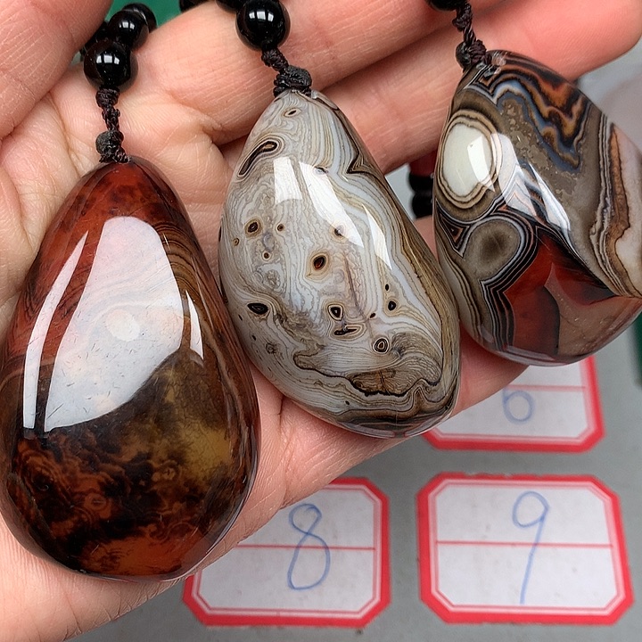 人***迈玛瑙/玉髓未镶嵌颈饰