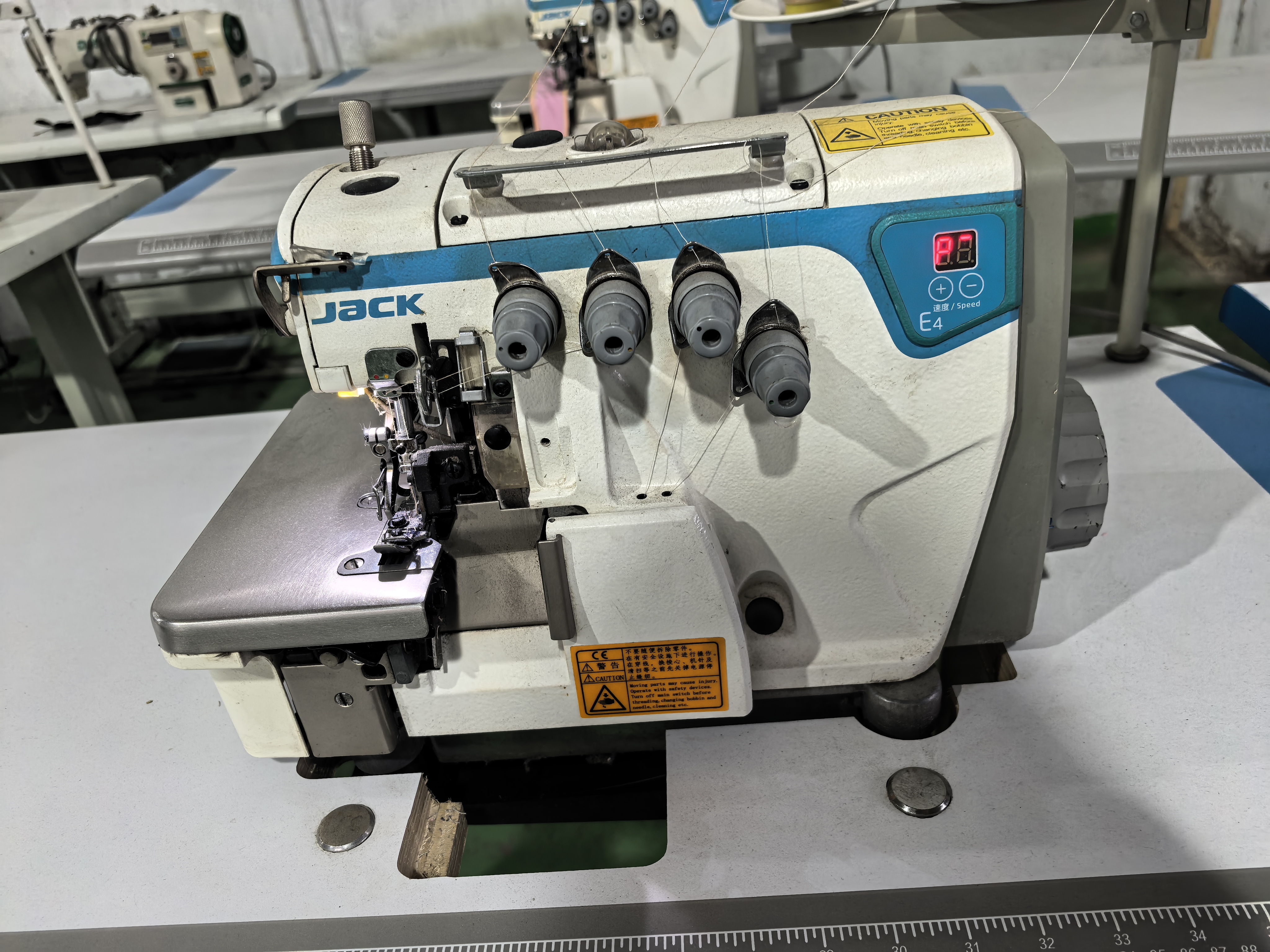 杰克E4电脑直驱锁边机，密度高家用工厂用整套发货
