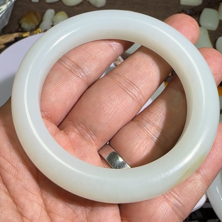 和田玉手镯未镶嵌静*