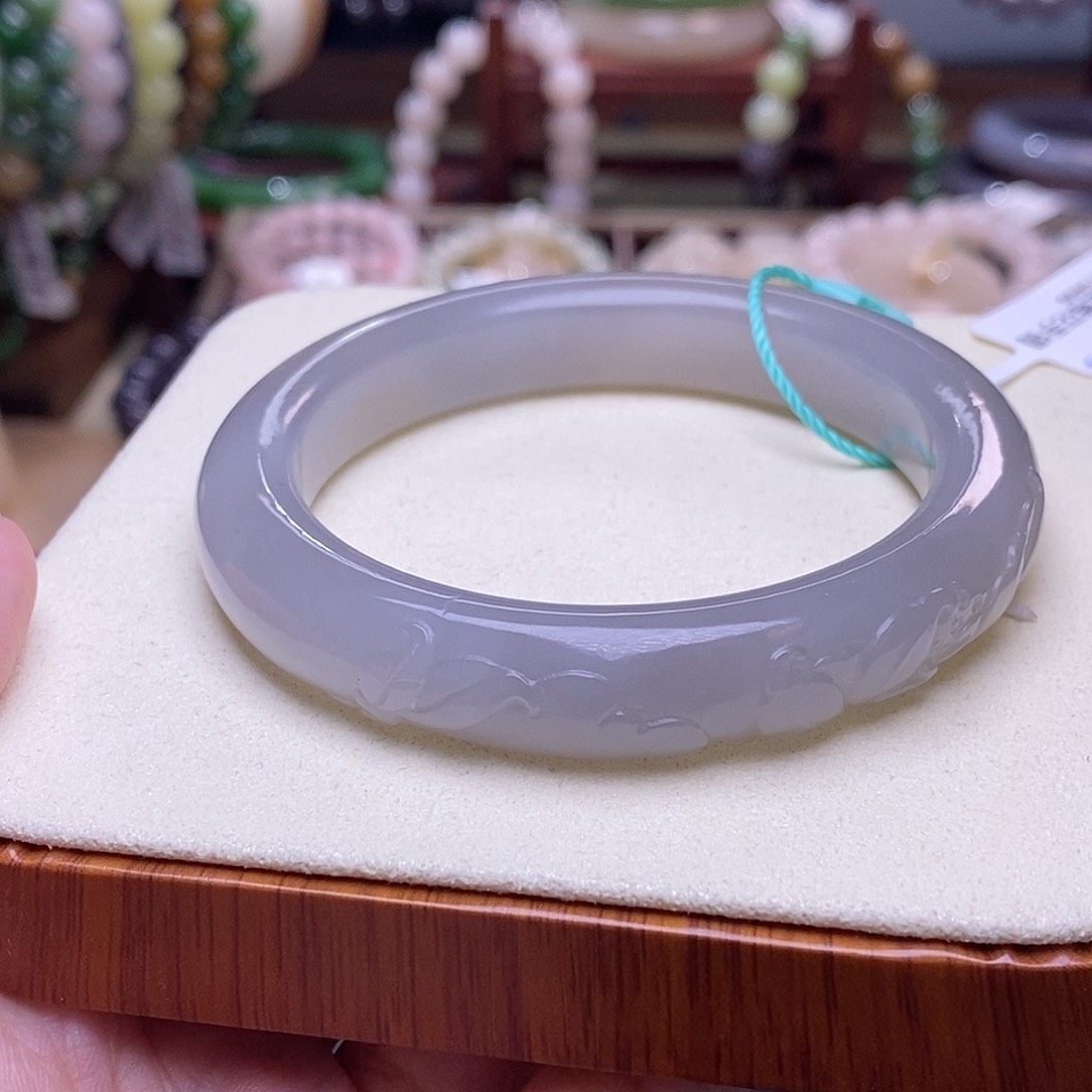 和田玉未镶嵌54.3精品烟紫莲花手镯j**g