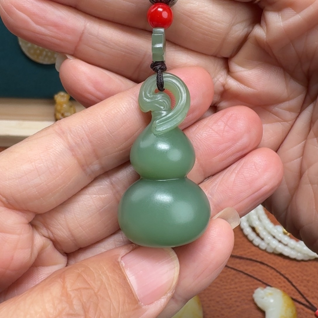 和田玉（碧玉）颈饰未镶嵌
