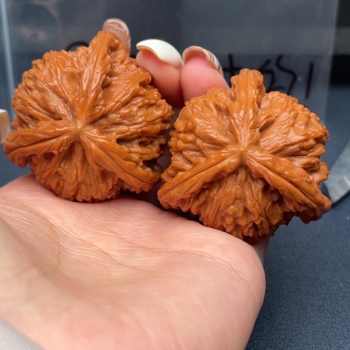 嘿***椒文玩核桃吊坠白狮子