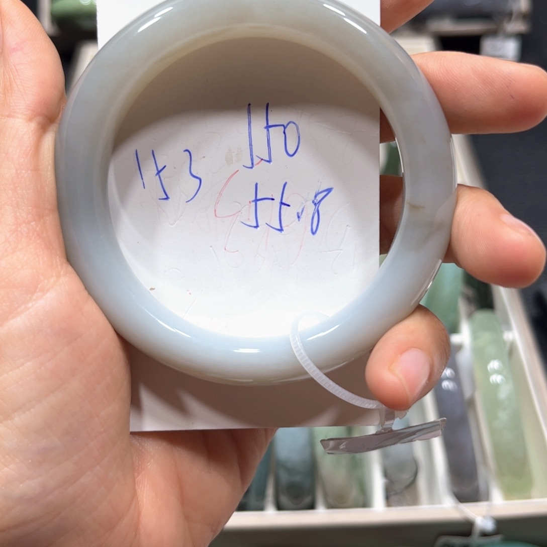 和田玉手镯未镶嵌封*微瑕