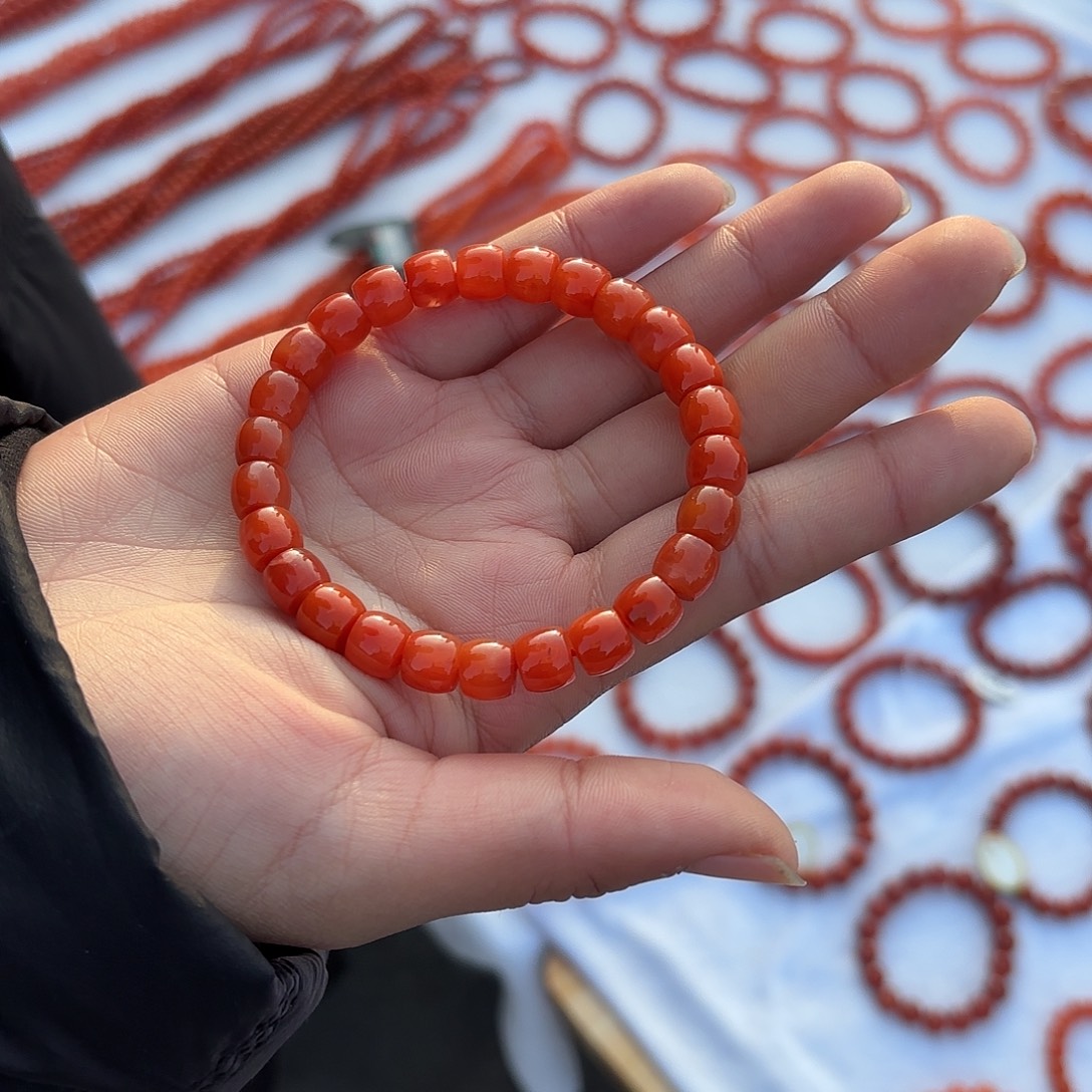 霞***缝南红玛瑙未镶嵌手链