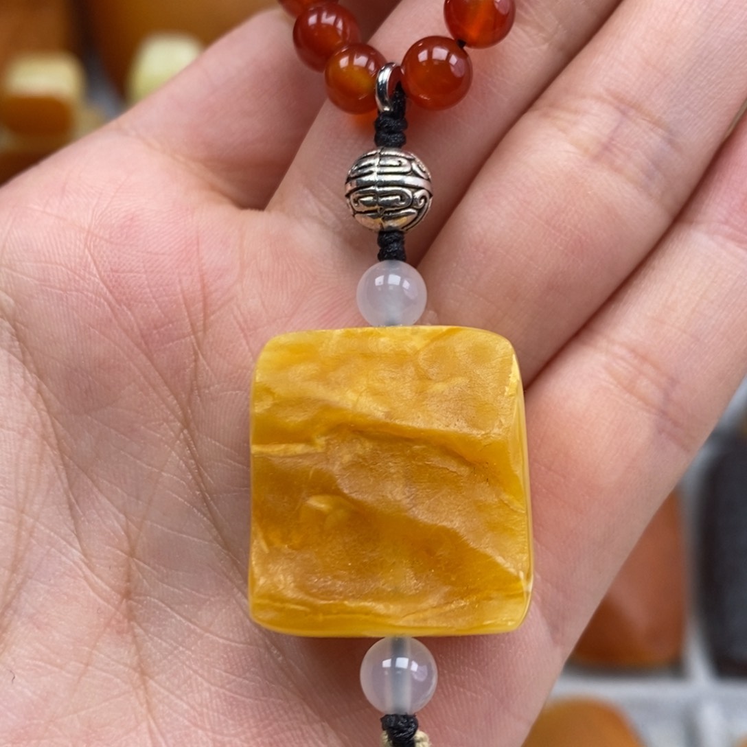 琥珀吊坠(赠链)未镶嵌