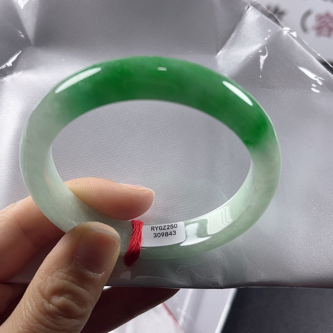 砖雕L***诗以实物为准，拍哪个发哪个