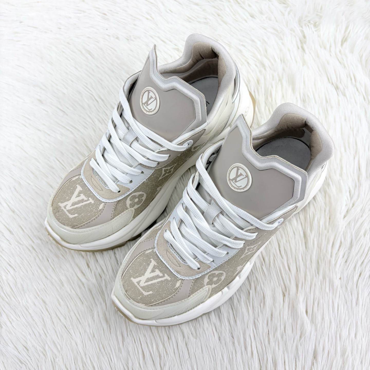 95新 LouisVuitton/路易威登 Run55老花奶茶棕色老爹鞋35.5码 咩