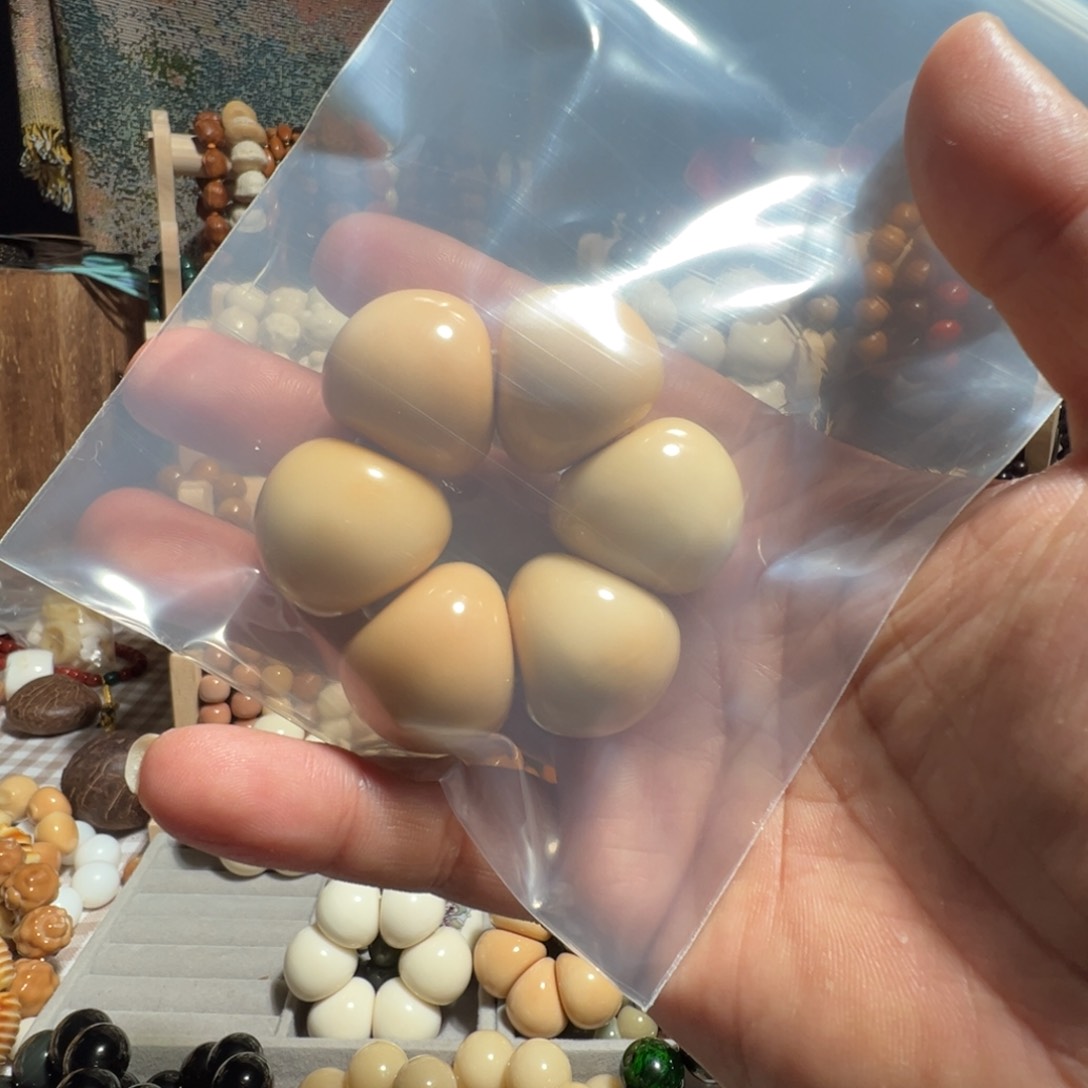 木ᴛ****g26牙果原果雕刻山竹