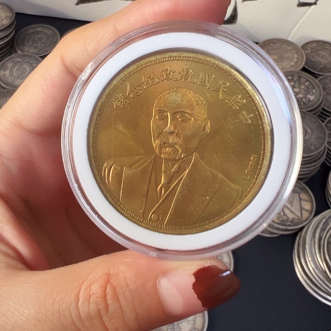 金属银元复古风格摆件