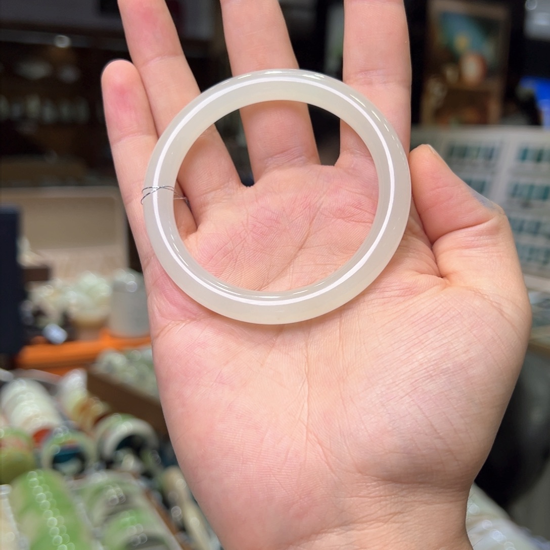 【闪购商品】未镶嵌手镯和田玉58