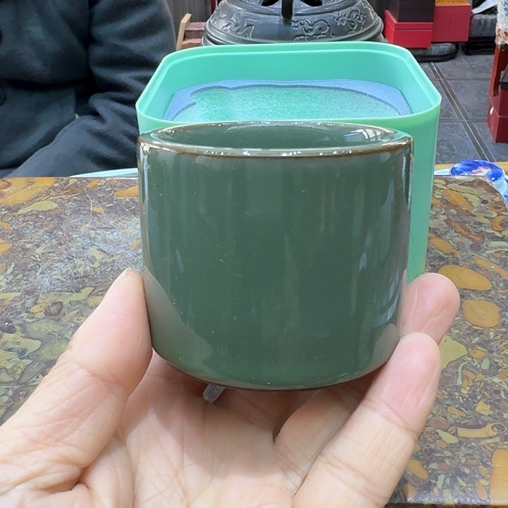 扳指杯一个，瓷。。。品茗