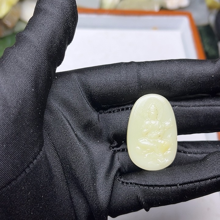 未镶嵌和田玉（翠青玉）珠宝奇石