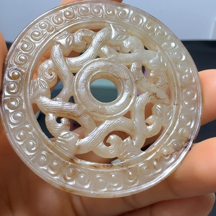 和田玉颈饰未镶嵌大*刀