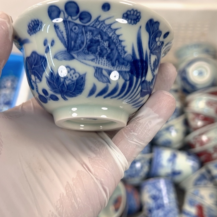 瓷片白青花鱼藻纹压手杯全品