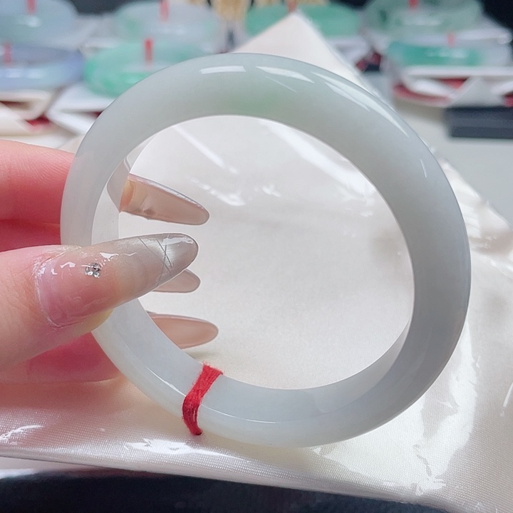 翡翠手镯未镶嵌缅甸