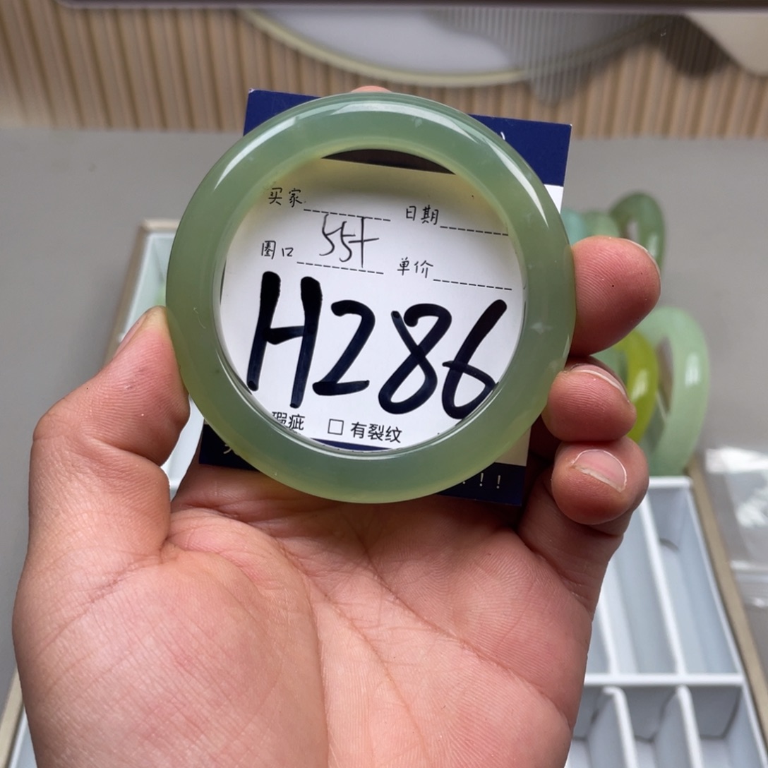 岫玉手镯手镯未镶嵌