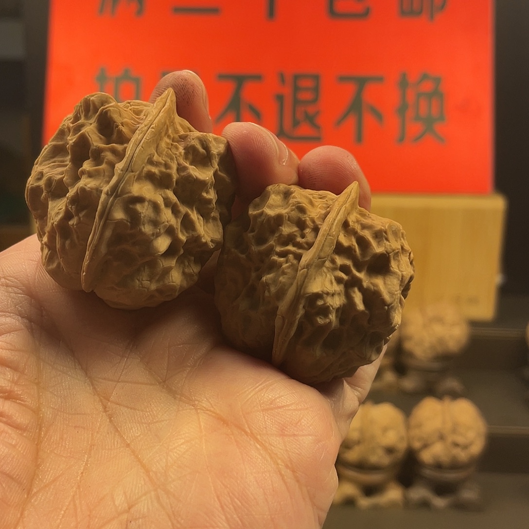 文玩核桃把件裂空爪