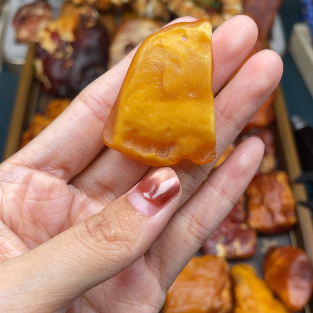 琥珀未镶嵌珠宝奇石