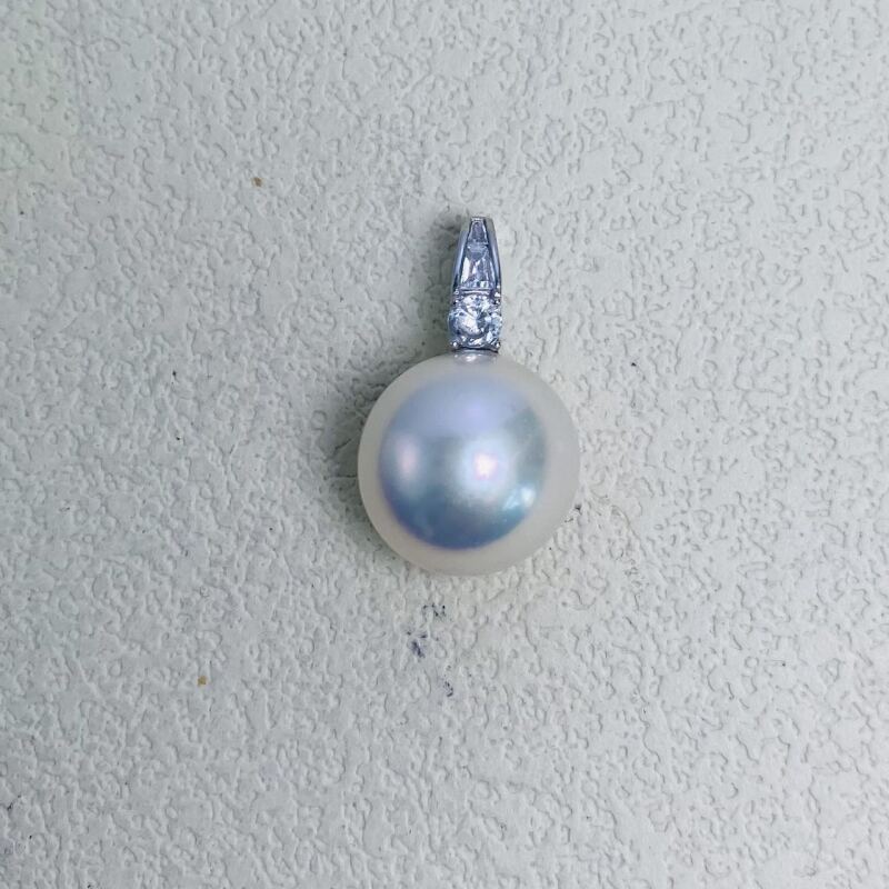 淡水珍珠 冷光单钻奶嘴款式吊坠 C133