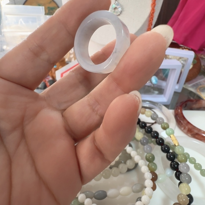 和***师和田玉未镶嵌戒指18.1的水墨感觉天然结构