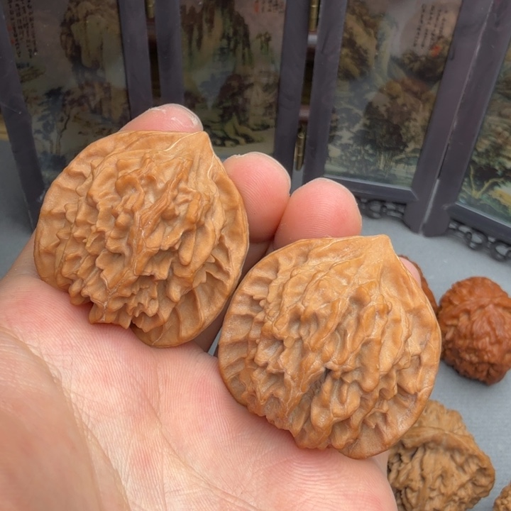 吊坠文玩核桃野核红锦绣38