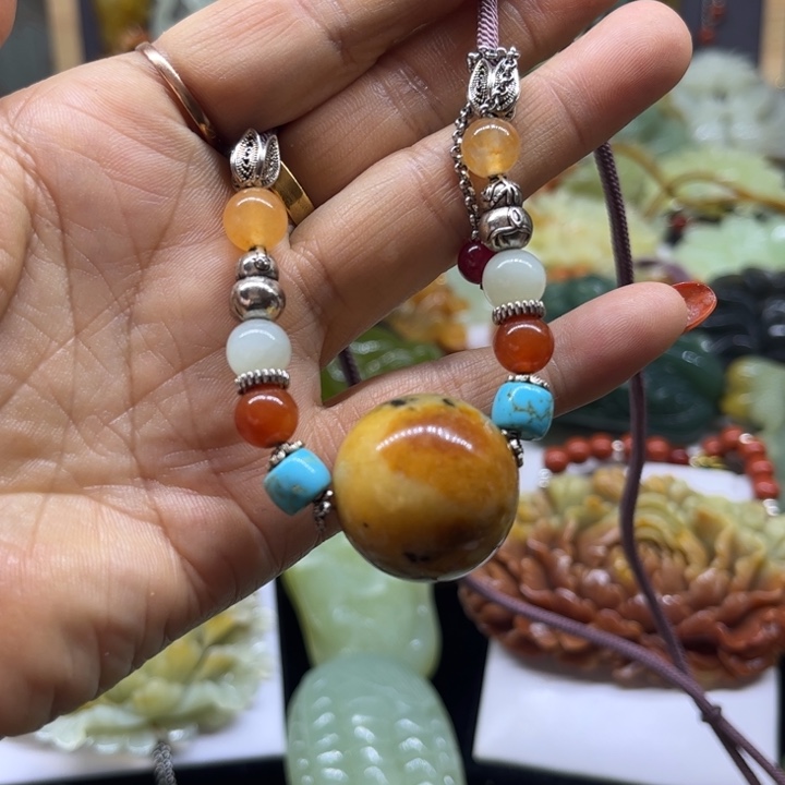 蛇纹石玉未镶嵌颈饰