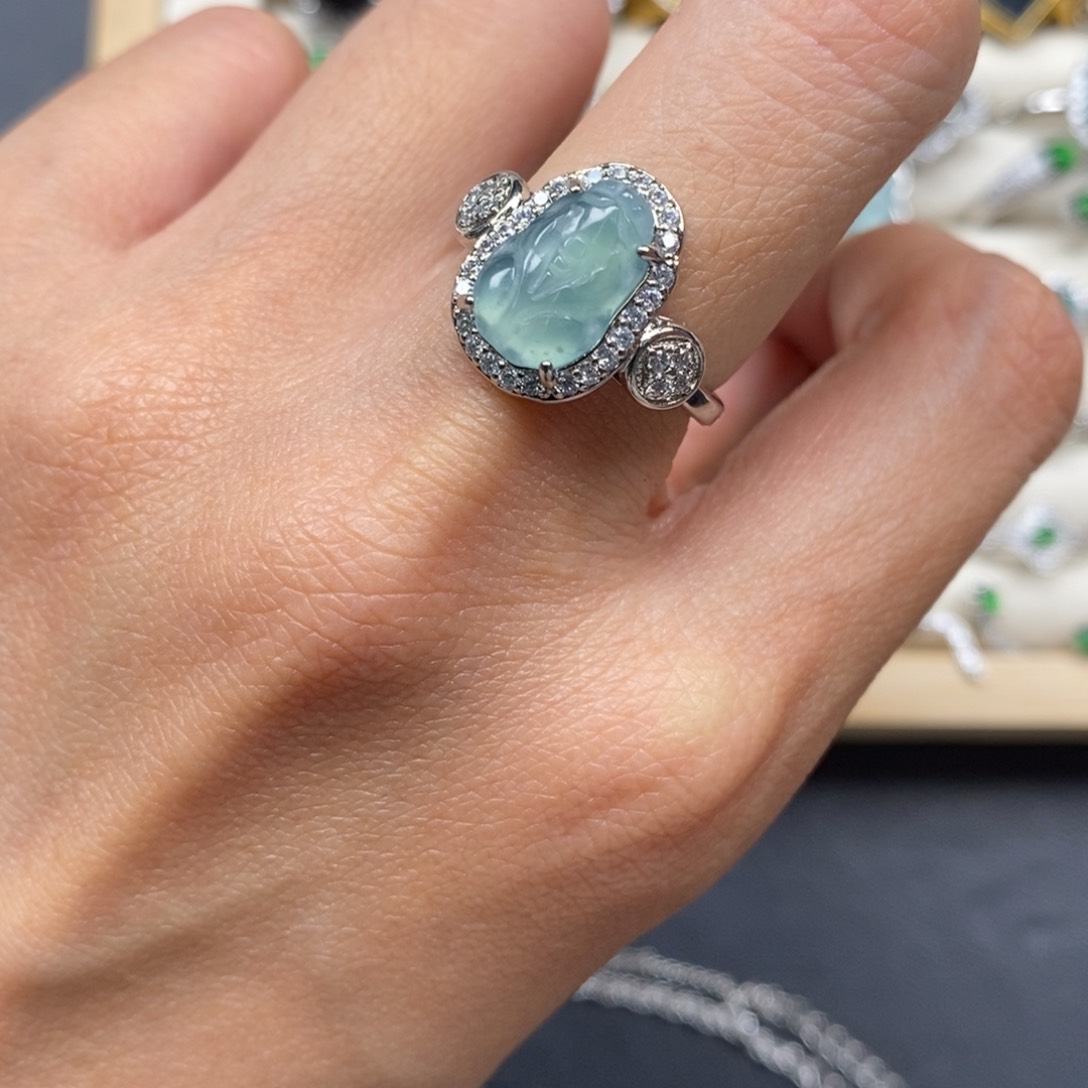 翡翠颈饰未镶嵌翡翠