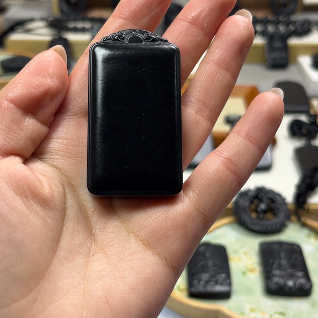 和田玉（墨玉）未镶嵌颈饰36高羊脂毛孔