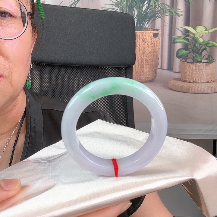 翡翠手镯未镶嵌正圈