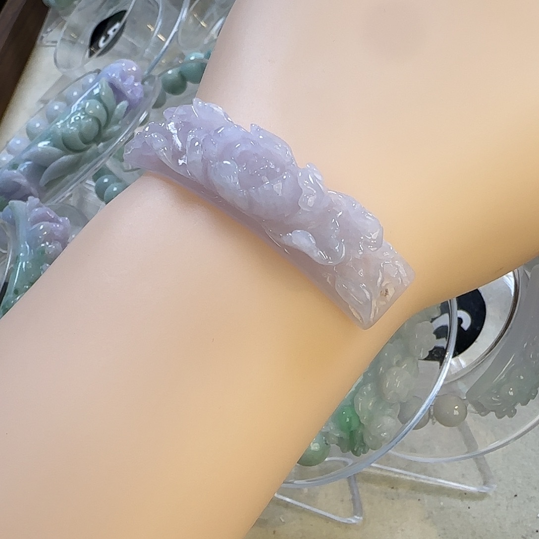 翡翠未镶嵌颈饰手牌