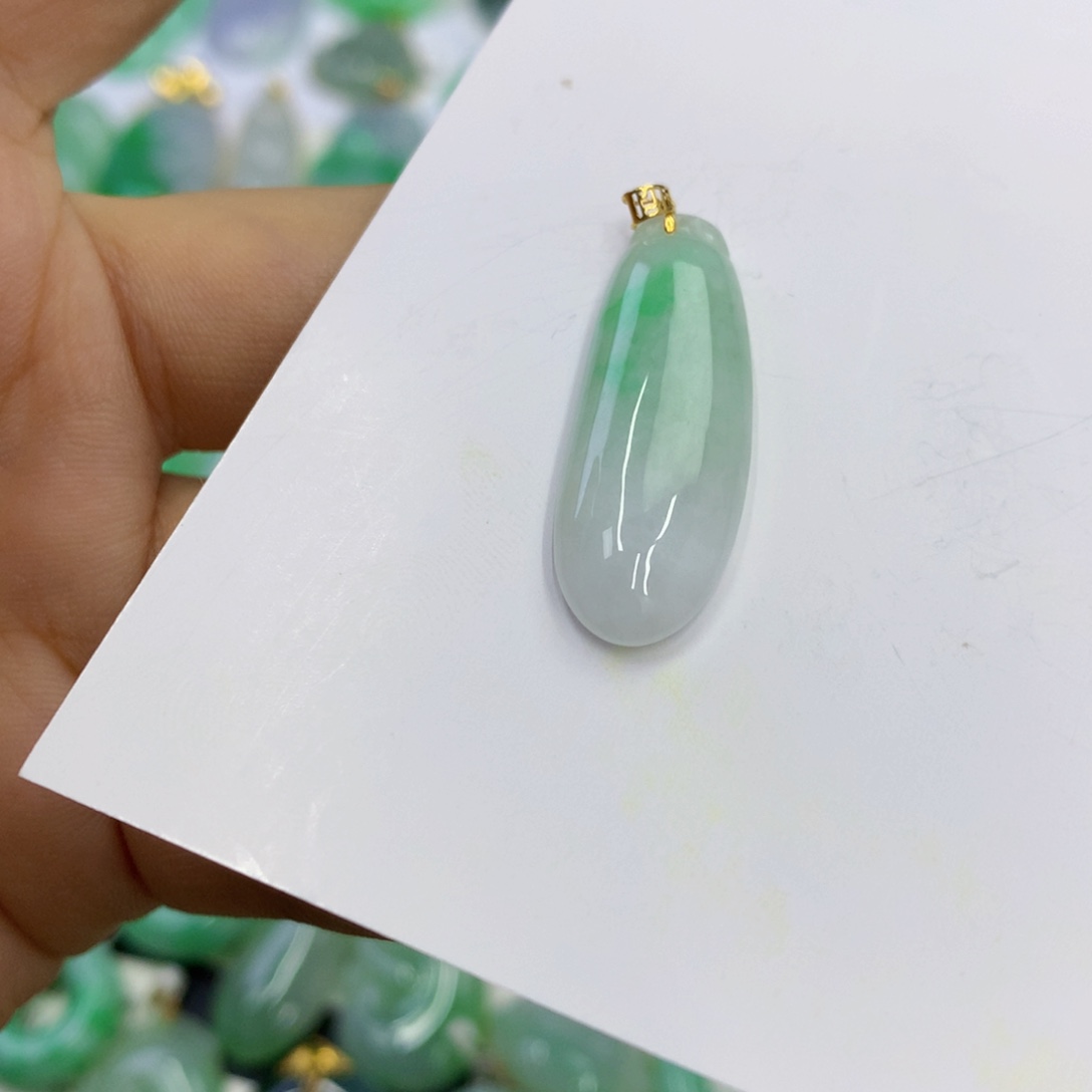 翡翠18K金镶嵌颈饰翡翠