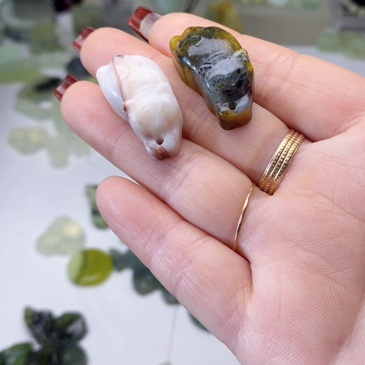 未镶嵌蛇纹石玉颈饰