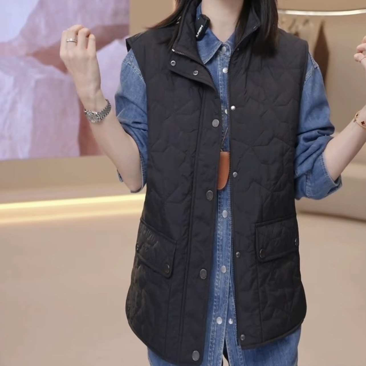 阿玛施AMASS 新款轻奢休闲工装风女牛仔立领百搭黑色马夹540071