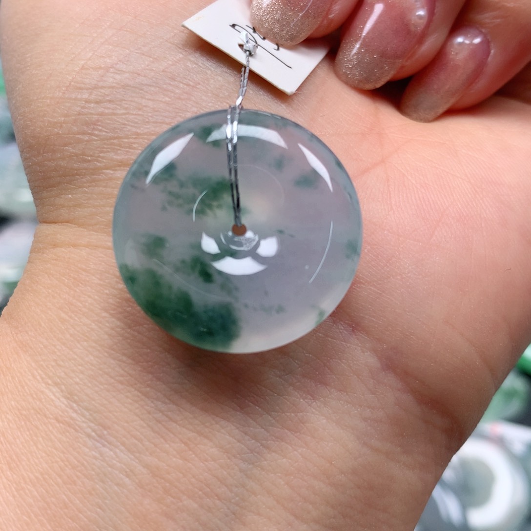 翡翠颈饰未镶嵌天然翡翠