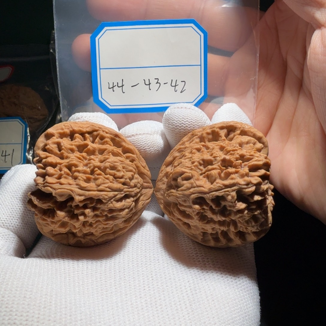 文玩核桃吊坠南疆万字 6