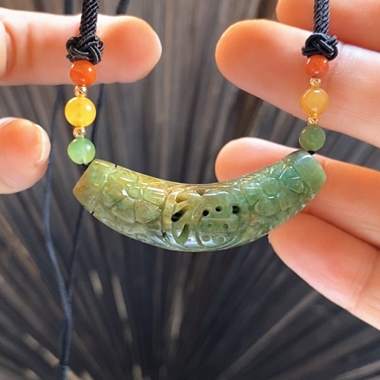 翡翠未镶嵌颈饰一会再说！