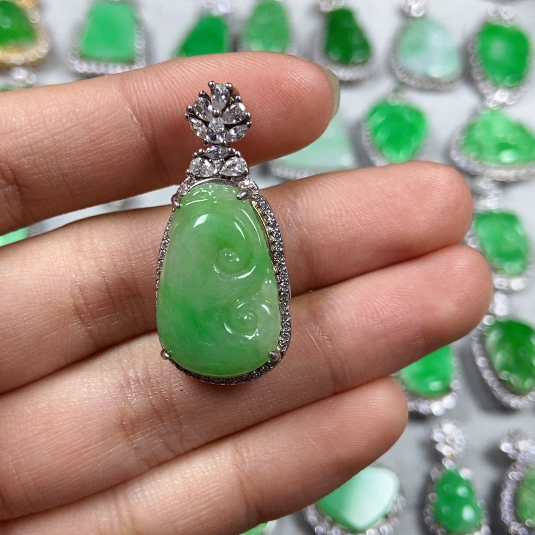 颈饰未镶嵌翡翠如意