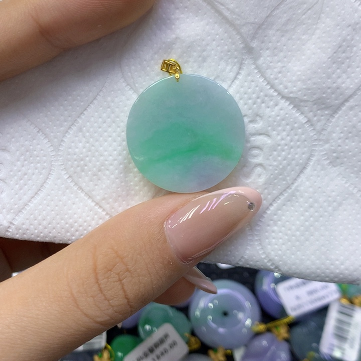 颈饰18K金镶嵌翡翠