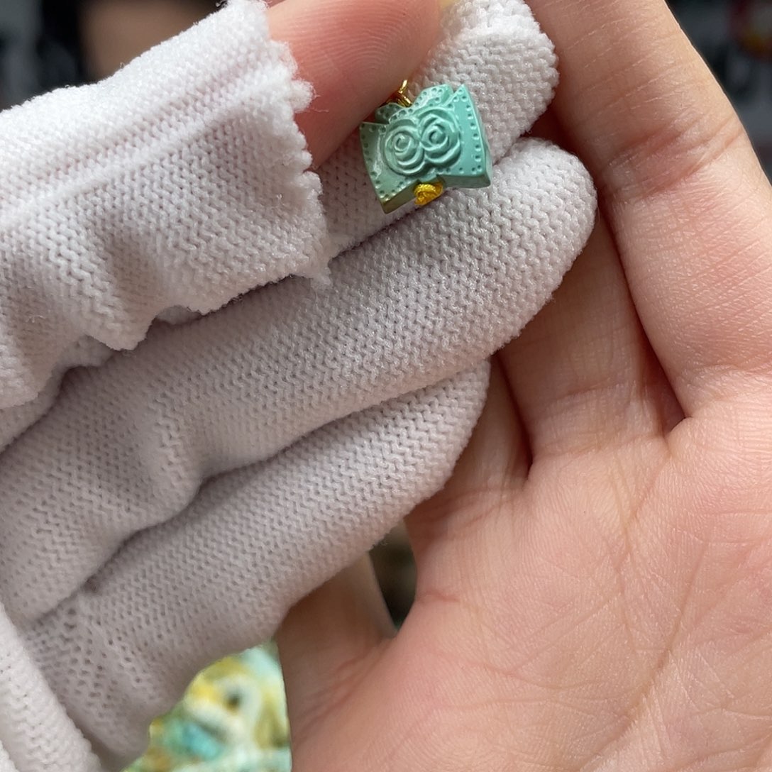 绿松石未镶嵌挂件