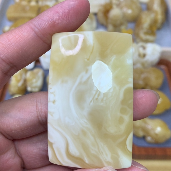 【闪购商品】琥珀珠宝奇石未镶嵌牌子16.9克