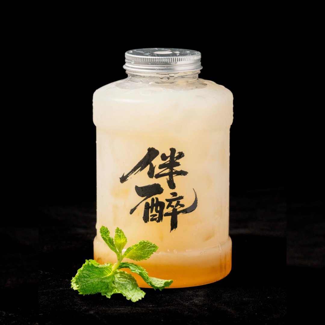 椰椰冰茶3L顿顿桶+苏打酒4瓶+零食4种+筛盅2套+扑克1副+瓶起1个