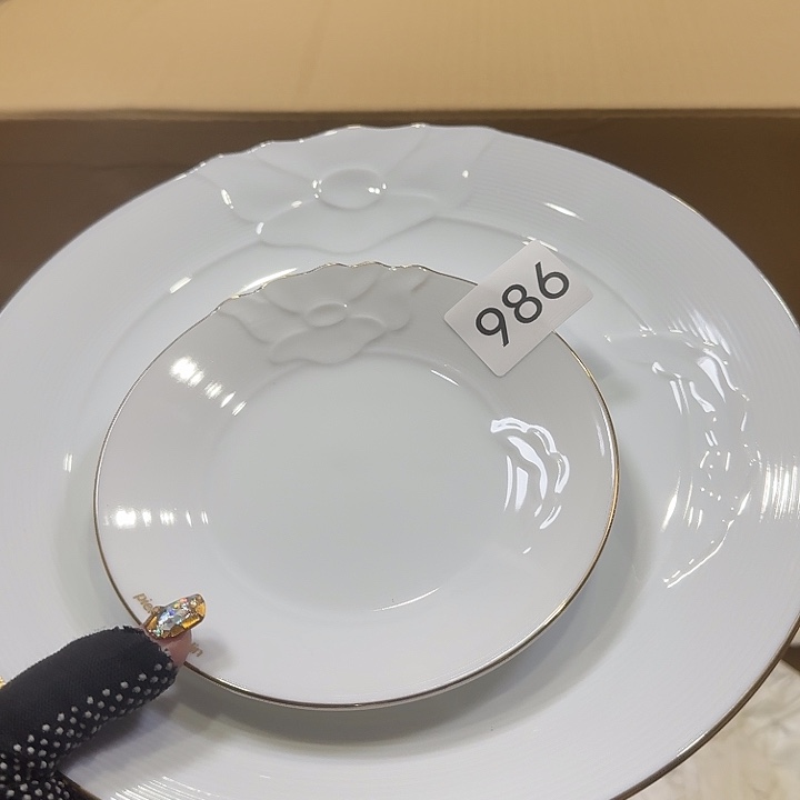 瓷片很好看的一套盘子