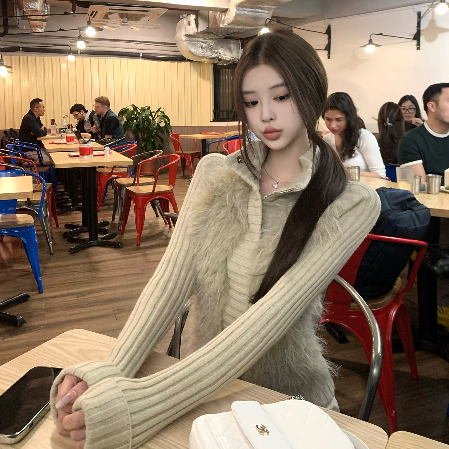 12/23  titi小姐姐【名流贵女】轻奢感毛衣拼接环保毛毛开衫