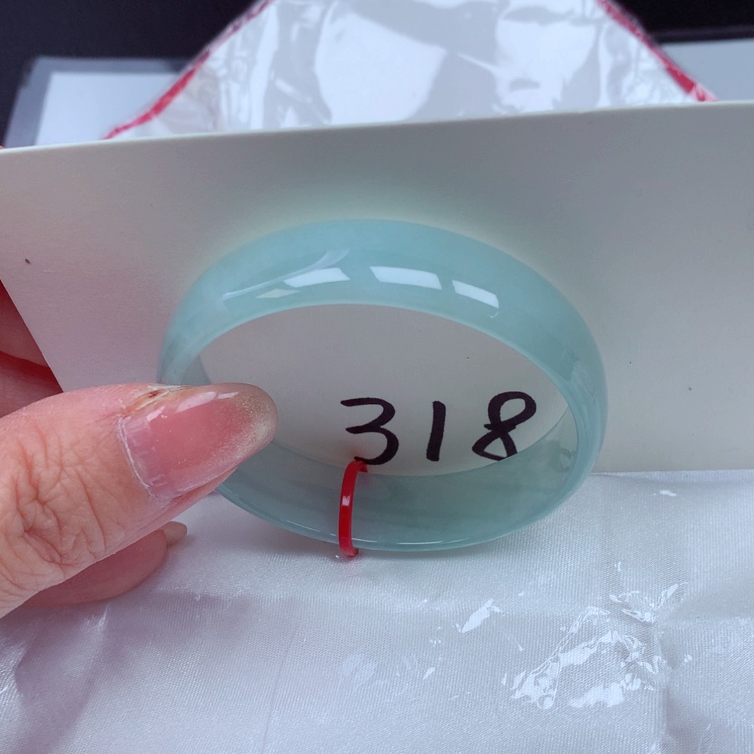 翡翠手镯未镶嵌翡翠