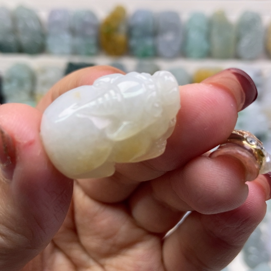 翡翠吊坠(赠链)未镶嵌