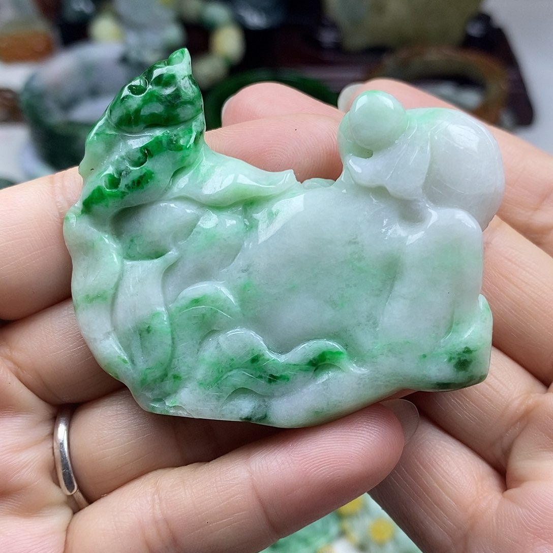 颈饰未镶嵌翡翠牌子