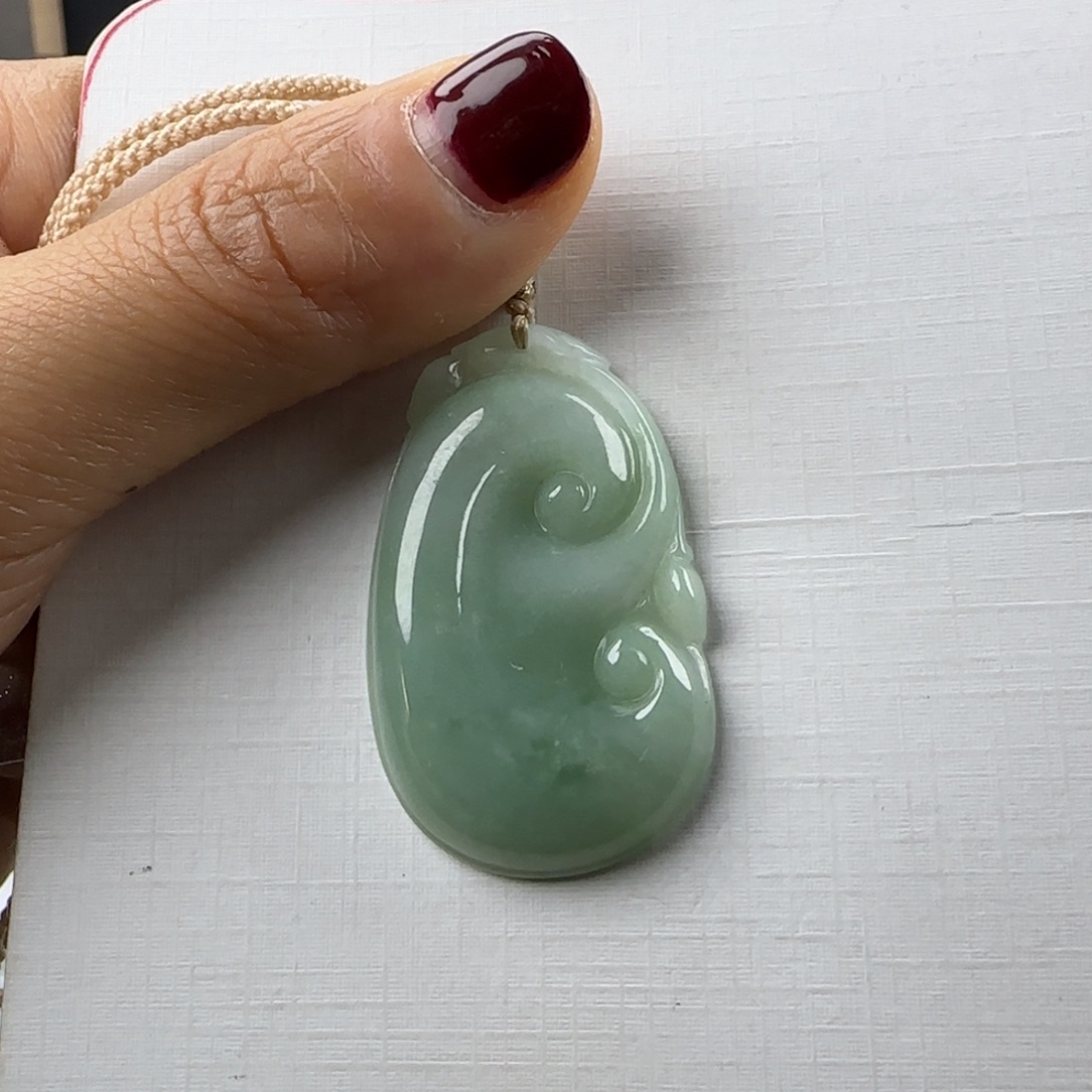 向****翡翠未镶嵌颈饰如意