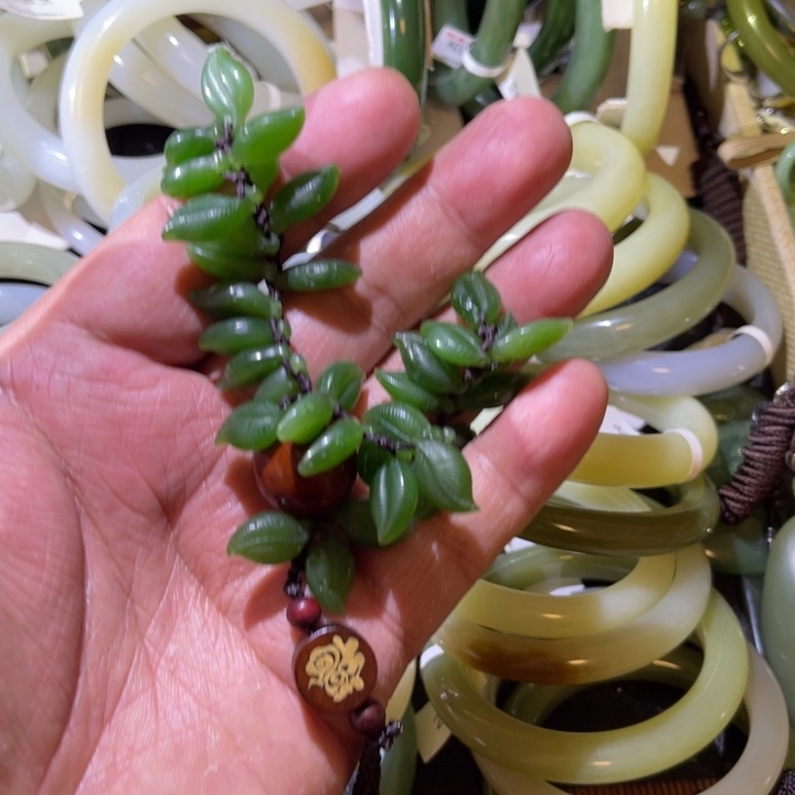 嘻***哈和田玉未镶嵌颈饰