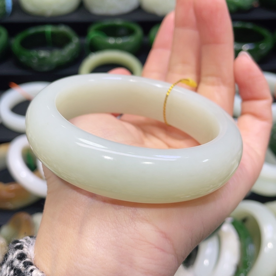 未镶嵌手镯和田玉92