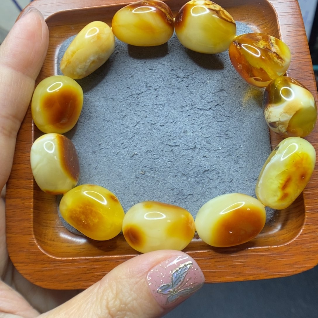 梨***點蜜蜡未镶嵌颈饰郎